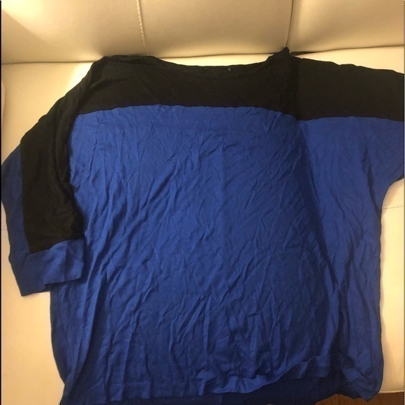 A cute blouse pull over - Picture 1 of 4